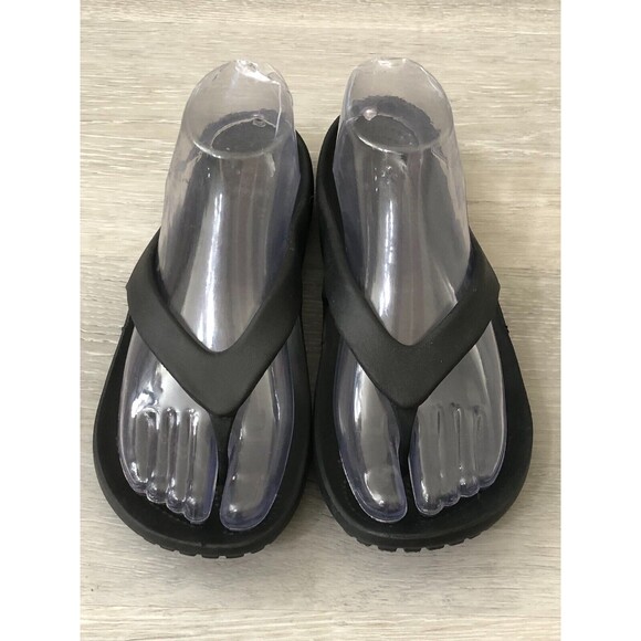 Crocs Iconic Women's US 9 Black Rubber Slip On Open Toe Flip Flop Thong Sandal - Picture 2 of 6